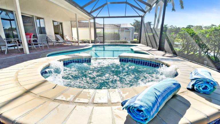 Altaira Top Location Lake View Pool Spa 4 Bed