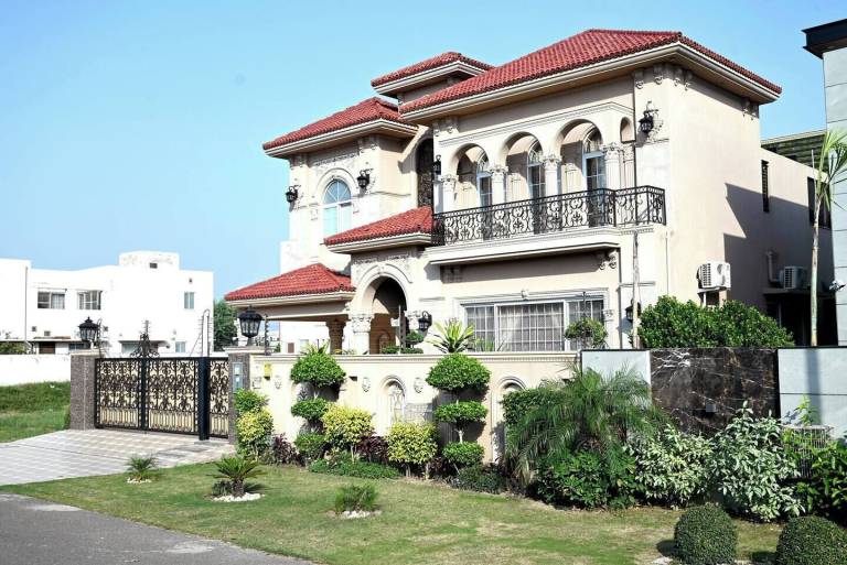 Villa  Sector Y