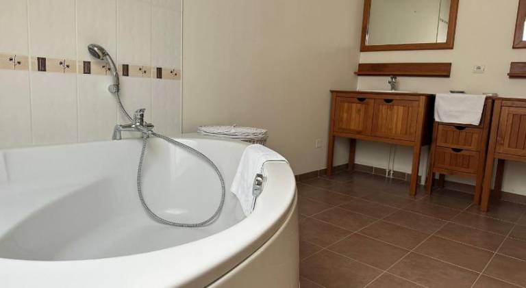 Fully equipped lovely vacation home with terrace, grill & jacuzzi | Pets are welcome — photo 4