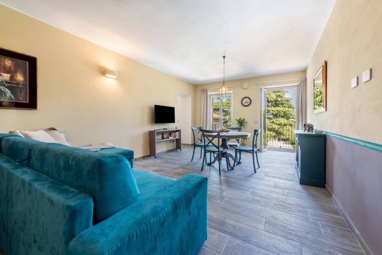Apartment 'Abaye 4 Merlot - Charm' with Shared Pool, Wi-Fi and Air Conditioning in Manerba del Garda
