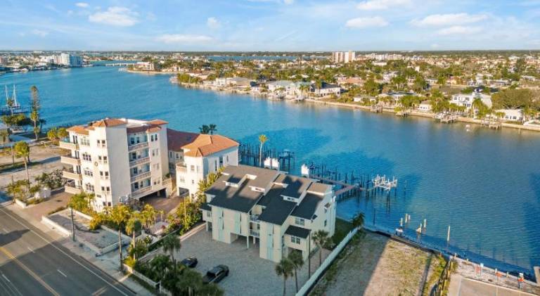 Nice rental apartment | Next to the beach | Pet-friendly in Treasure Island, FL