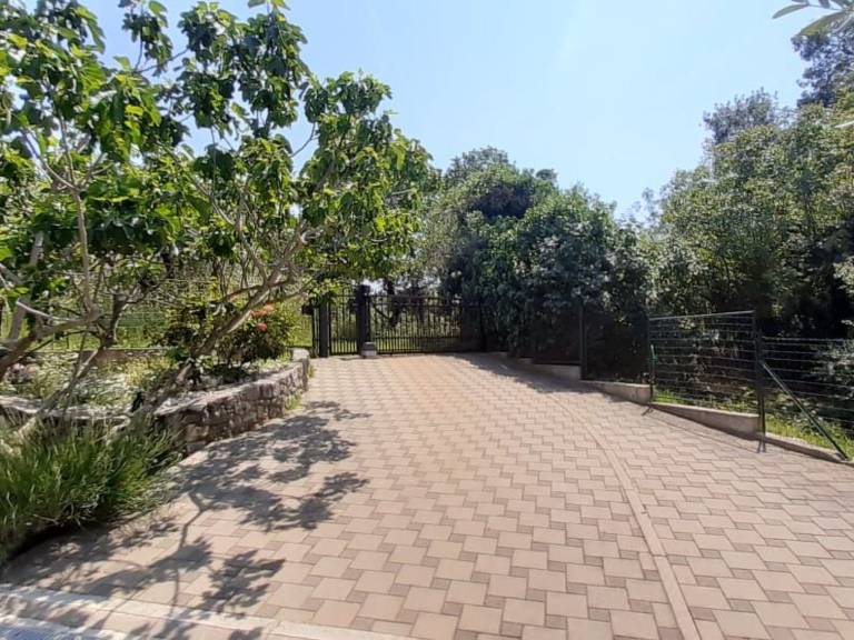 Vacation home with garden, terrace & barbecue — photo 5