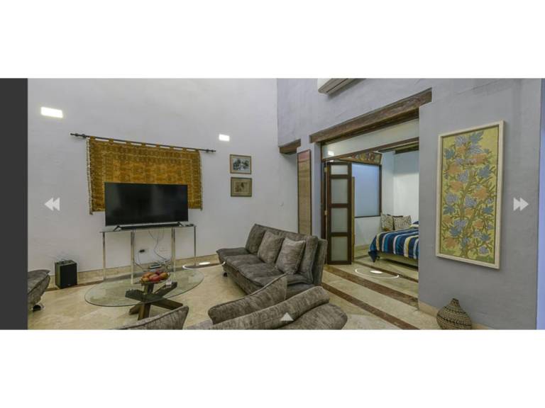 Luxury Large Apartment With Colonial Balcony — photo 2