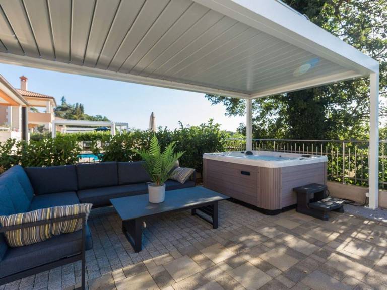 Charming vacation home with private pool, terrace & garden | Pets allowed — photo 2
