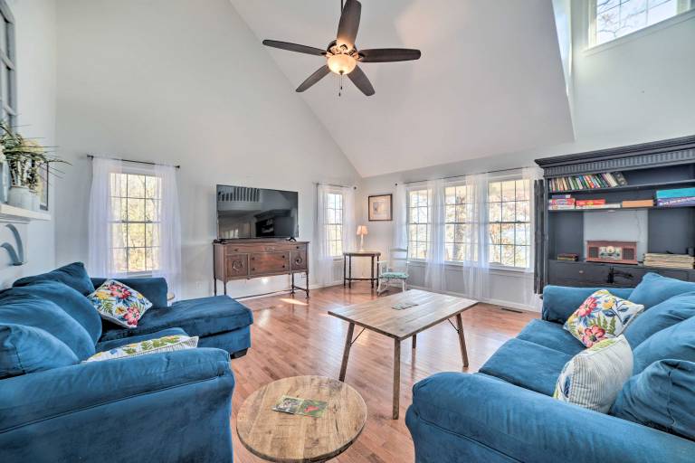 Country-Chic Home w/ Fire Pit, Steps to Lake! — photo 2