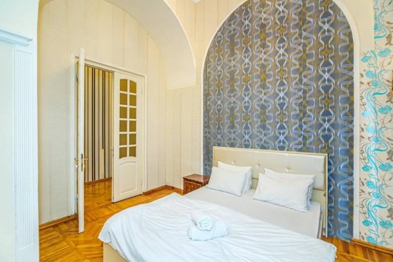 Fully equipped beautiful holiday apartment with hot tub | Near Nizami Street | Suitable for remote work | Pet-friendly in Baku