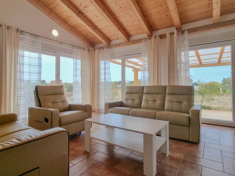 Vacation home with yard & terrace | Pet-friendly — photo 4