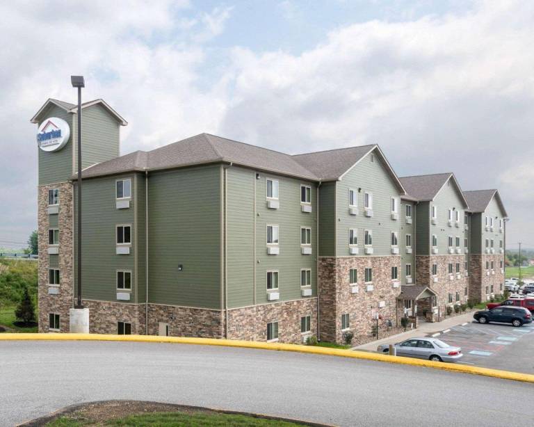 Suburban Studios Triadelphia - Wheeling at The Highlands in Triadelphia, WV