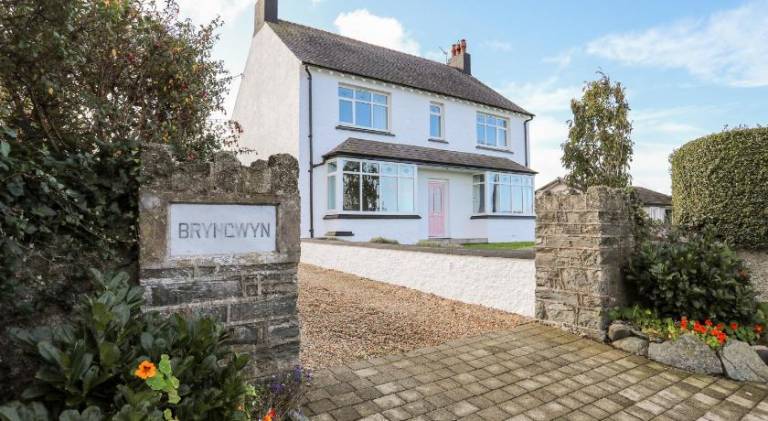 Vacation home with 4 rooms for 8 persons in Holyhead