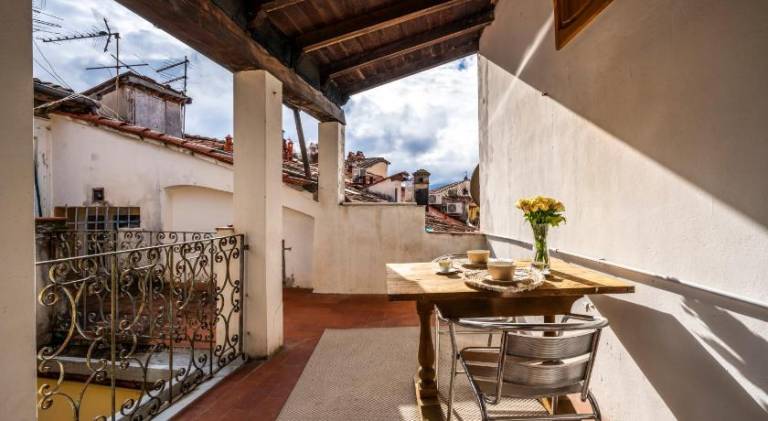 Wonderful holiday apartment with patio | Near Lucca Cathedral | Pets are welcome in Lucca