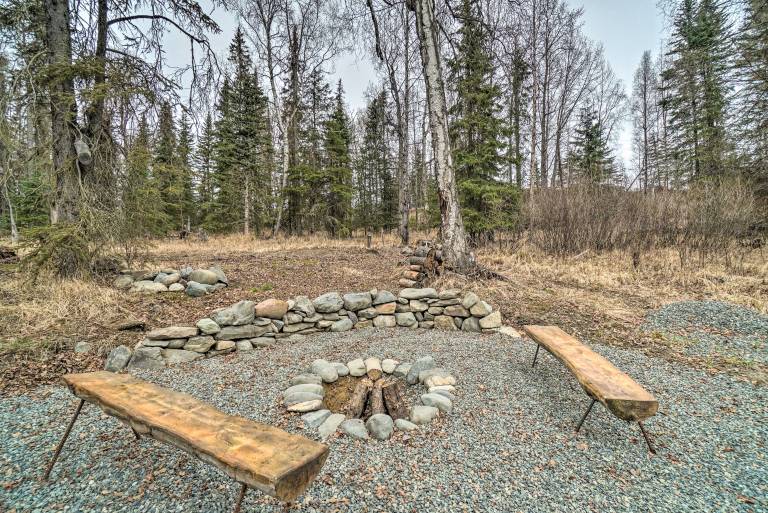 Cozy Downtown Soldotna Cabin: Dogs Welcome! — photo 2