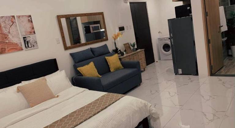 Serviced apartment with patio — photo 2