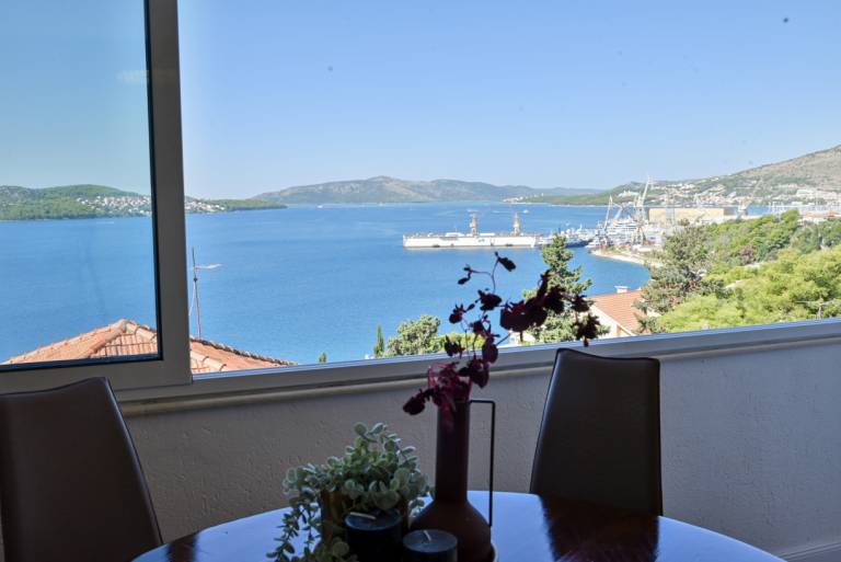 Ferienwohnung in Trogir mit Meerblick, Terrasse, Klimaanlage, W-LAN (3459-2) — photo 2