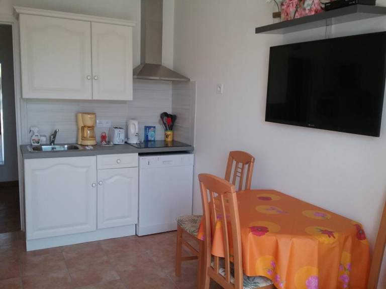Beautiful gite with yard, private pool & terrace | Pets allowed — photo 3
