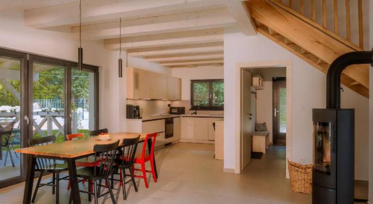 Chalet with garden, jacuzzi & barbeque | Dogs allowed — photo 2