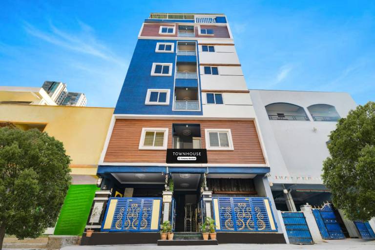 Super Townhouse Hitech City Near Yashoda Hospital in Hyderabad