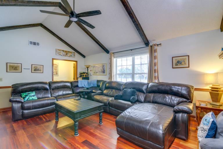 Suwanee Apt w/ Pet-Friendly Yard, Walk to Park! — photo 5