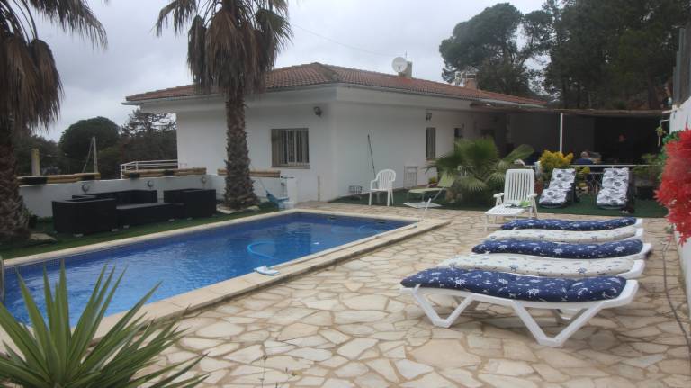 Fully equipped villa with garden, BBQ & private pool | Garden view | Pets allowed — photo 2