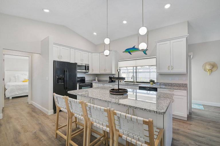 Vacation home with barbecue & private pool | City view — photo 2