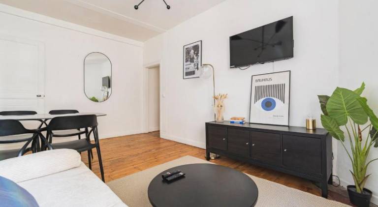 Holiday apartment with 2 rooms for 6 persons in Reims