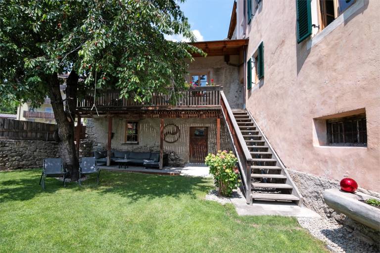 Holiday apartment with yard | Garden view — photo 4