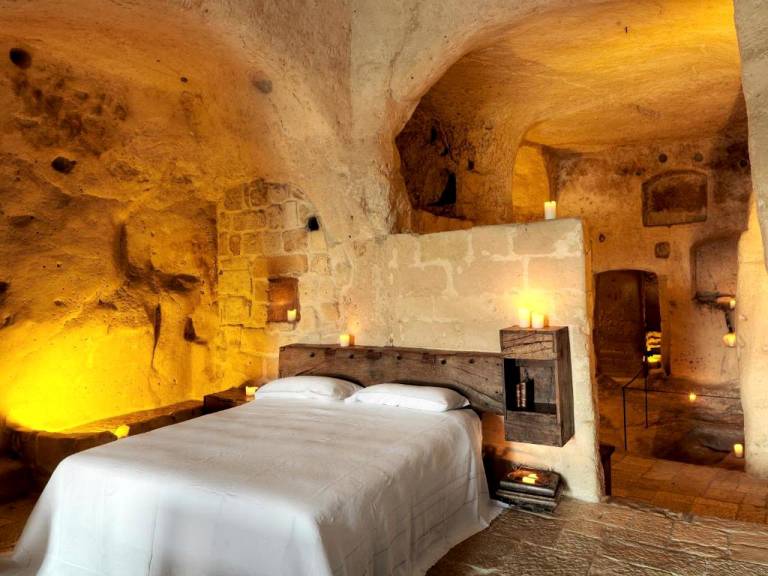 Charming Cave Vacation Rental in Ancient Town of Matera, Southern Italy — photo 4