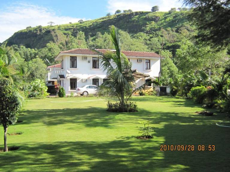 Spacious villa with grill, yard & pool | Good for workation | Pets allowed — photo 5