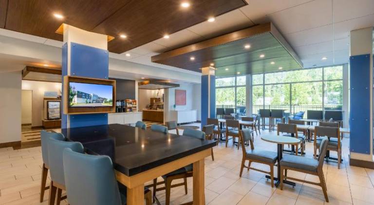 Holiday Inn Express & Suites Greenwood North By IHG — photo 5