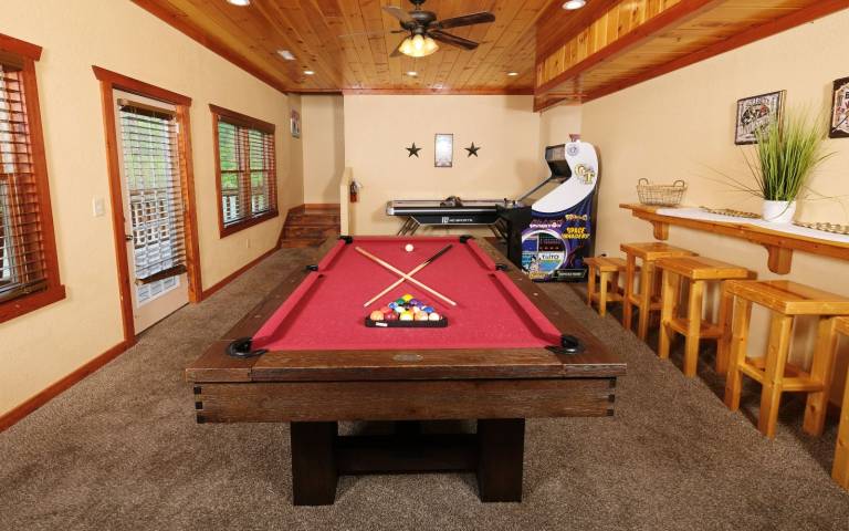 Savannah Splash - Indoor pool, pet-friendly, hot tub, game room, and more! — photo 3