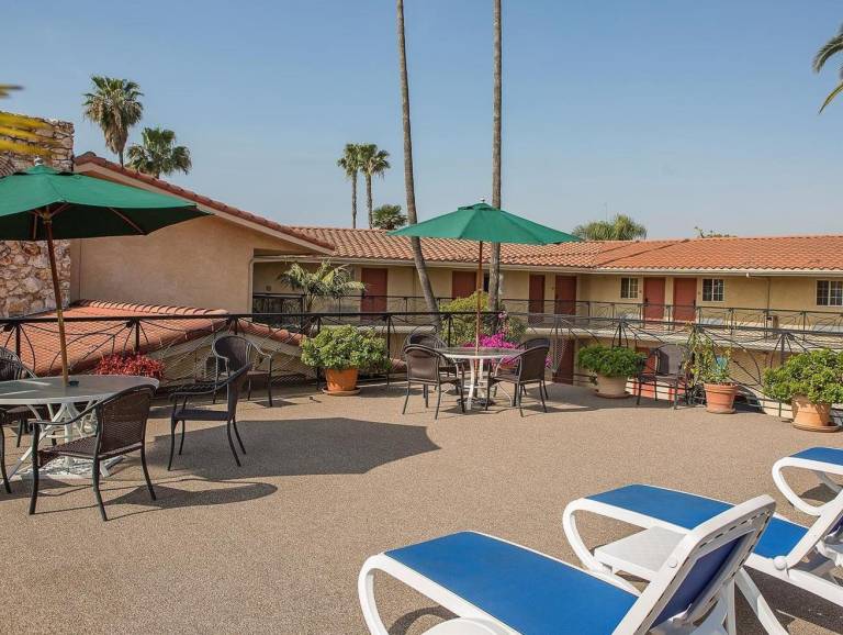 Safari Inn, a Coast Hotel in Burbank, CA