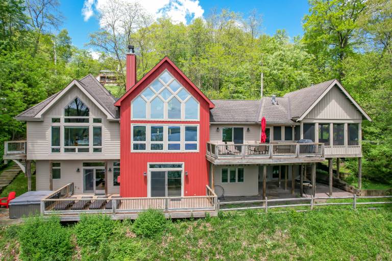 New Stunning Mountain Lake Home
