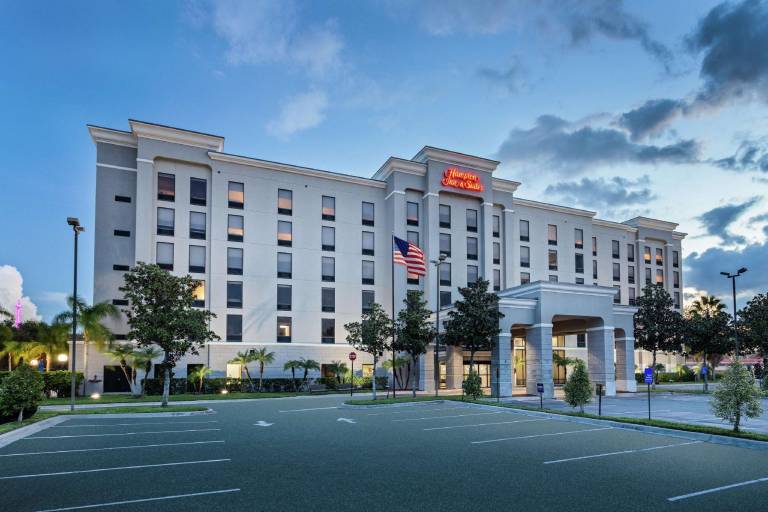 Hampton Inn & Suites Orlando-International Dr. North in Orlando, FL
