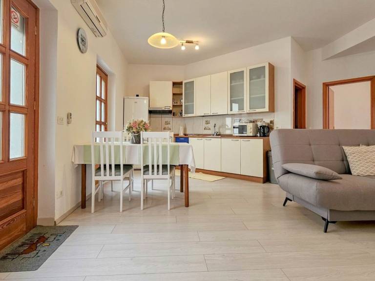 Holiday apartment with barbecue, terrace & garden in Porec