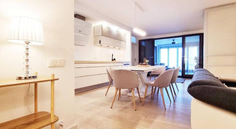 Apartment with yard & terrace — photo 3