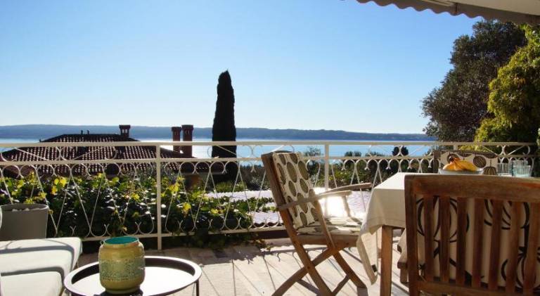 Holiday apartment with terrace, garden & barbeque — photo 2