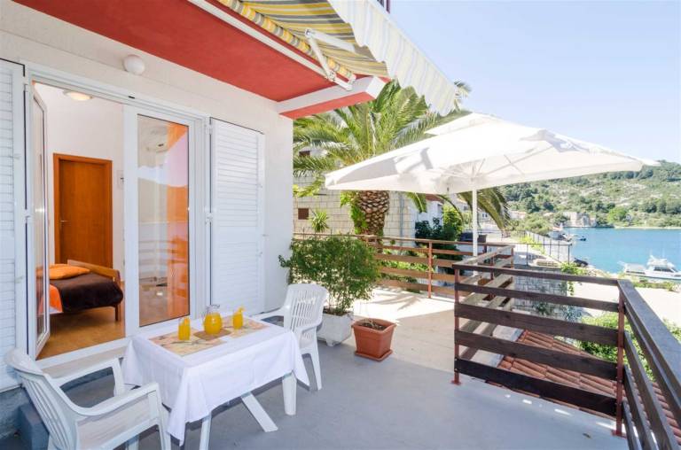 Maestral Studio with Terrace and Sea View — photo 3