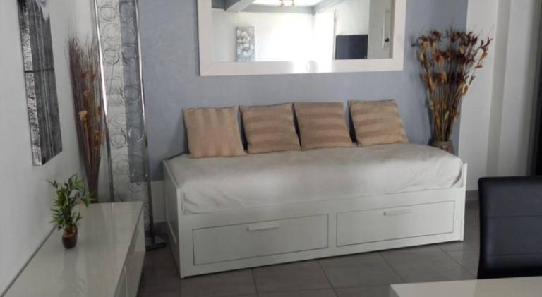 Serviced apartment with patio & pool | Pets are welcome — photo 2