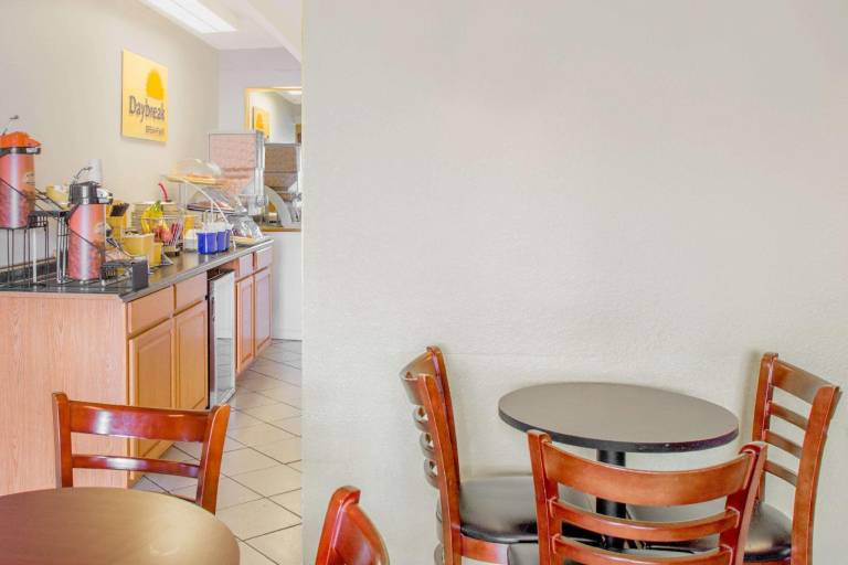 Days Inn by Wyndham Tallahassee University Center — photo 5