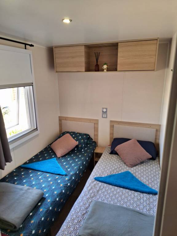 Mobile Home 'Mobil-home Camping Mar Estang' with Lake View, Shared Pool & Air Conditioning — photo 4
