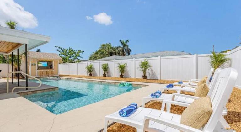 Vacation home with pool | Dogs allowed in Naples, FL