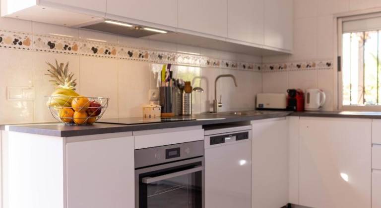 Fully equipped ample villa with patio, BBQ & private pool | Pets allowed — photo 5