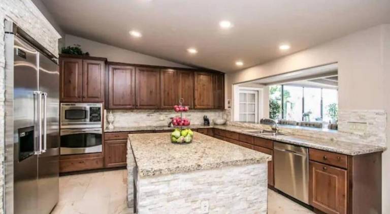 Fully equipped vacation home with barbecue, hot tub & private pool | Good for workation | Pet-friendly — photo 4