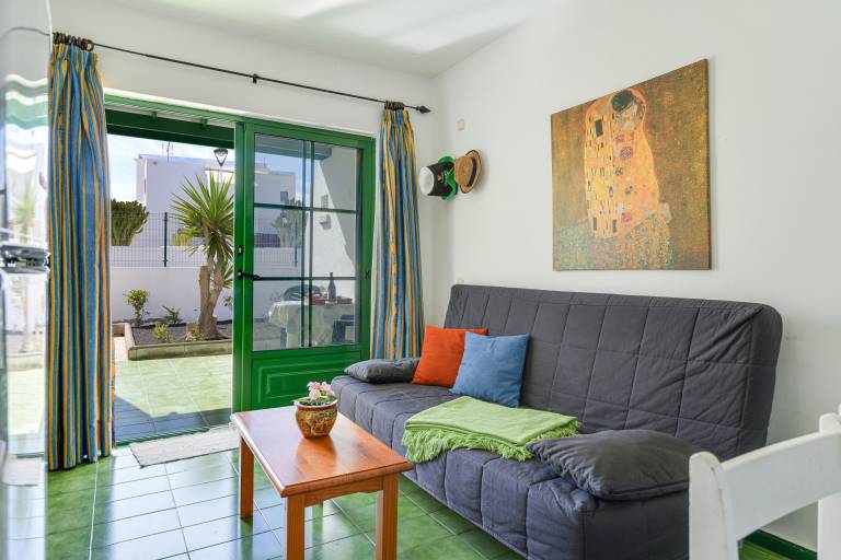 Apartment with patio & pool | Mountain view — photo 4
