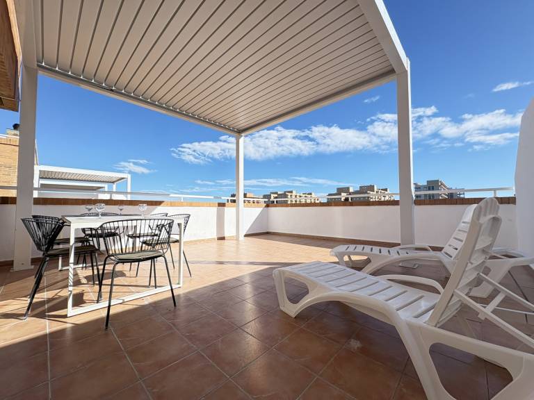 Holiday apartment with pool & patio — photo 4