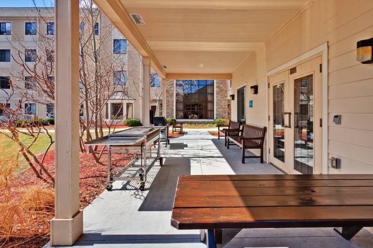 Studio flat Glenview