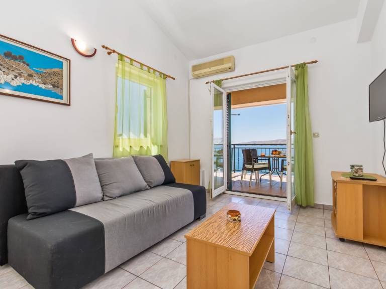 Holiday apartment with terrace, pool & barbecue | Sea view — photo 5