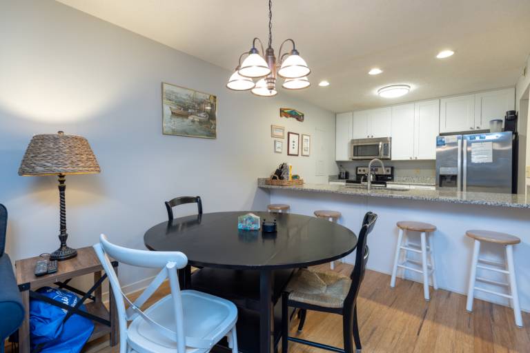 41 Moorings: 2 BR Pet Friendly Villa, Free Bikes, Free Beach Chairs, Beach — photo 5