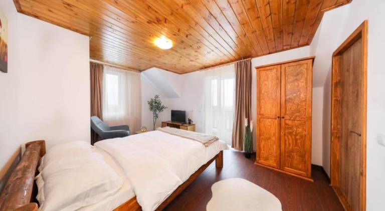 Nice lodge with grill, yard & patio | Pet-friendly — photo 2