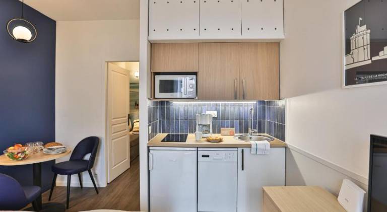 Serviced apartment with pool — photo 4