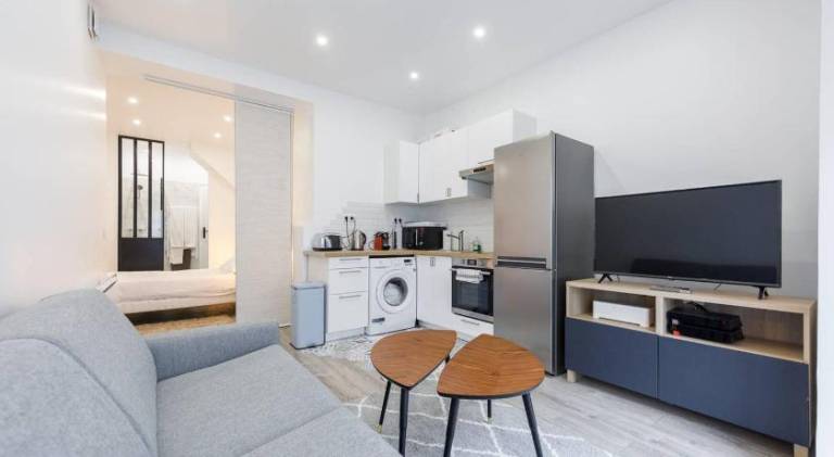 Holiday apartment with 1 room for 4 persons in Vanves